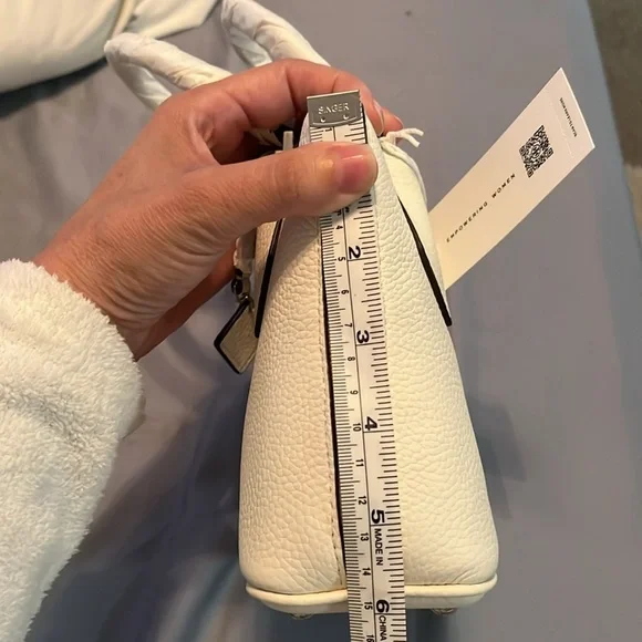 Tory Burch super white small purse - Picture 4 of 10